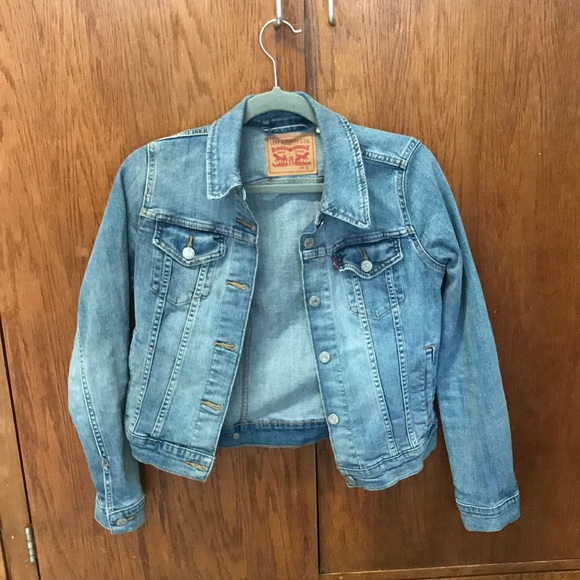 Levi's Jackets & Blazers - Like New Medium Light Wash Levi’s Denim Jacket